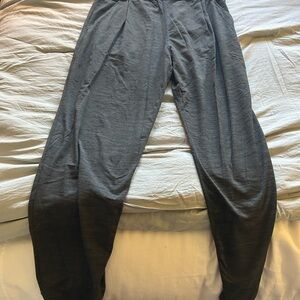 Women’s Vuori harem joggers w tag